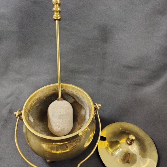 Vintage Brass Silent Butler with Lid and Handle – Ash Pot with Pumice Stone - Picture 11 of 11